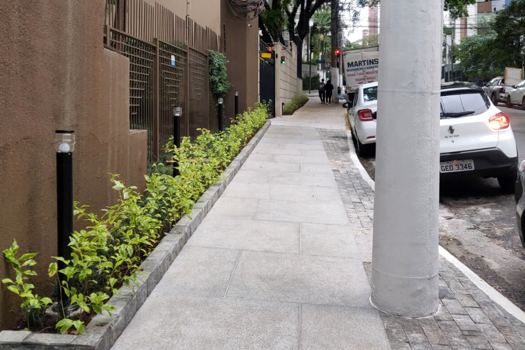 Imagem de aplicação revestimento para calçadas.