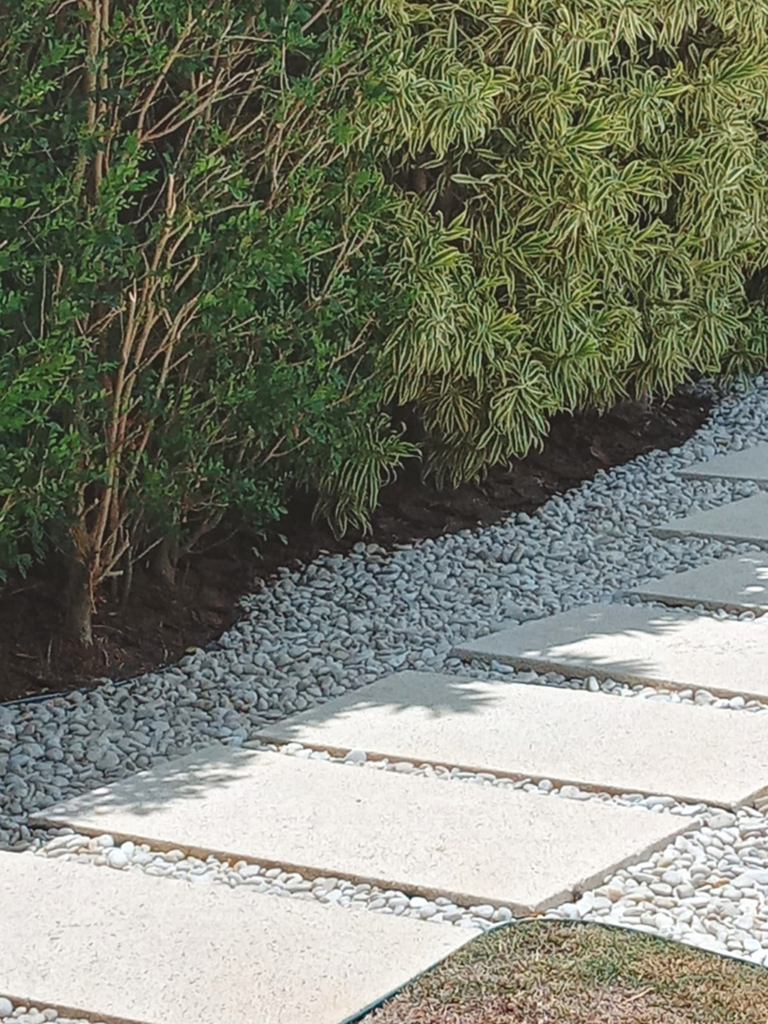 Imagem revestimento para jardins e pedriscos.