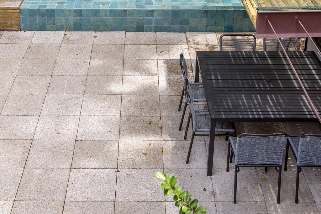 piso-para-área-externa-de-piscina